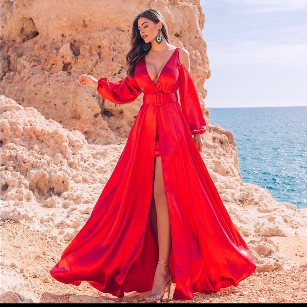 Stunning red dress !!! Eye catcher